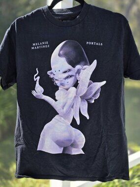 Melanie Martinez “Portals” Graphic Tee – Size L